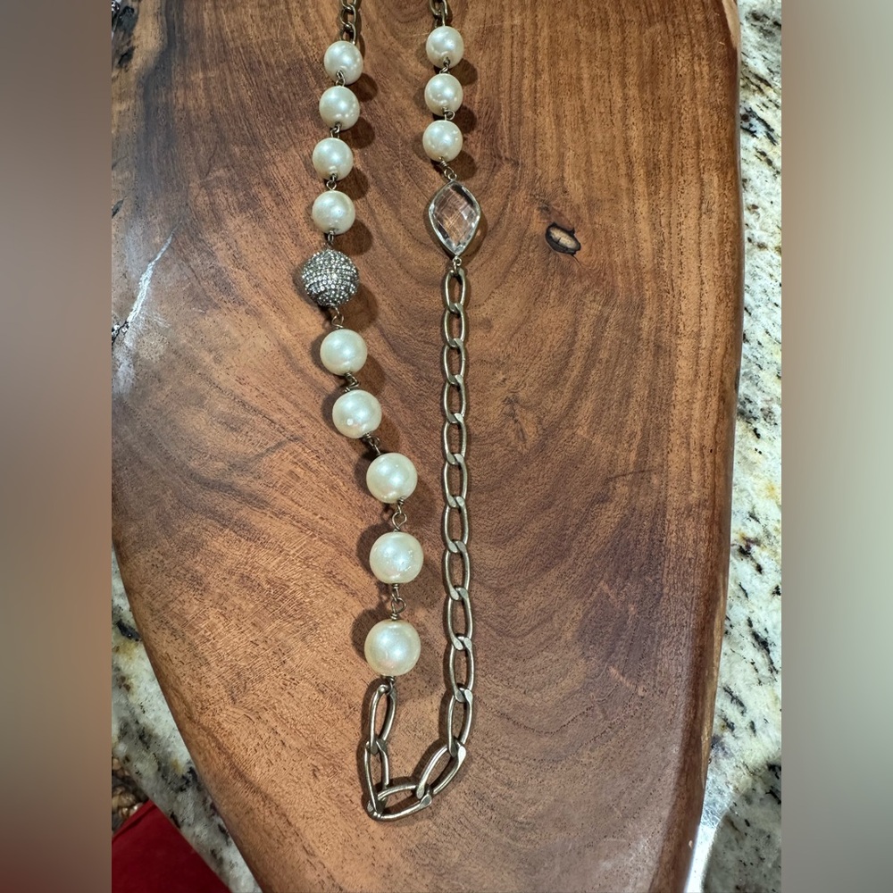 Elegant Pearl and Gold Chain Necklace